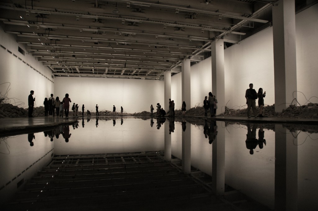 Ein See mit 20.000 Liter Tinte im Museum