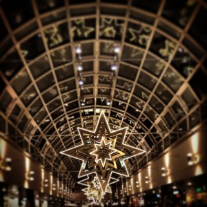 Olympia-Einkaufszentrum: Weihmachtsdeko durch den Instagram-Filter