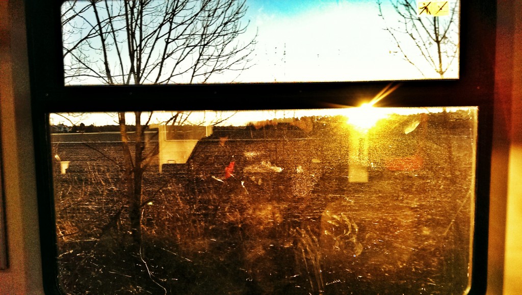 Sonnenaufgang aus der S-Bahn am Montag
