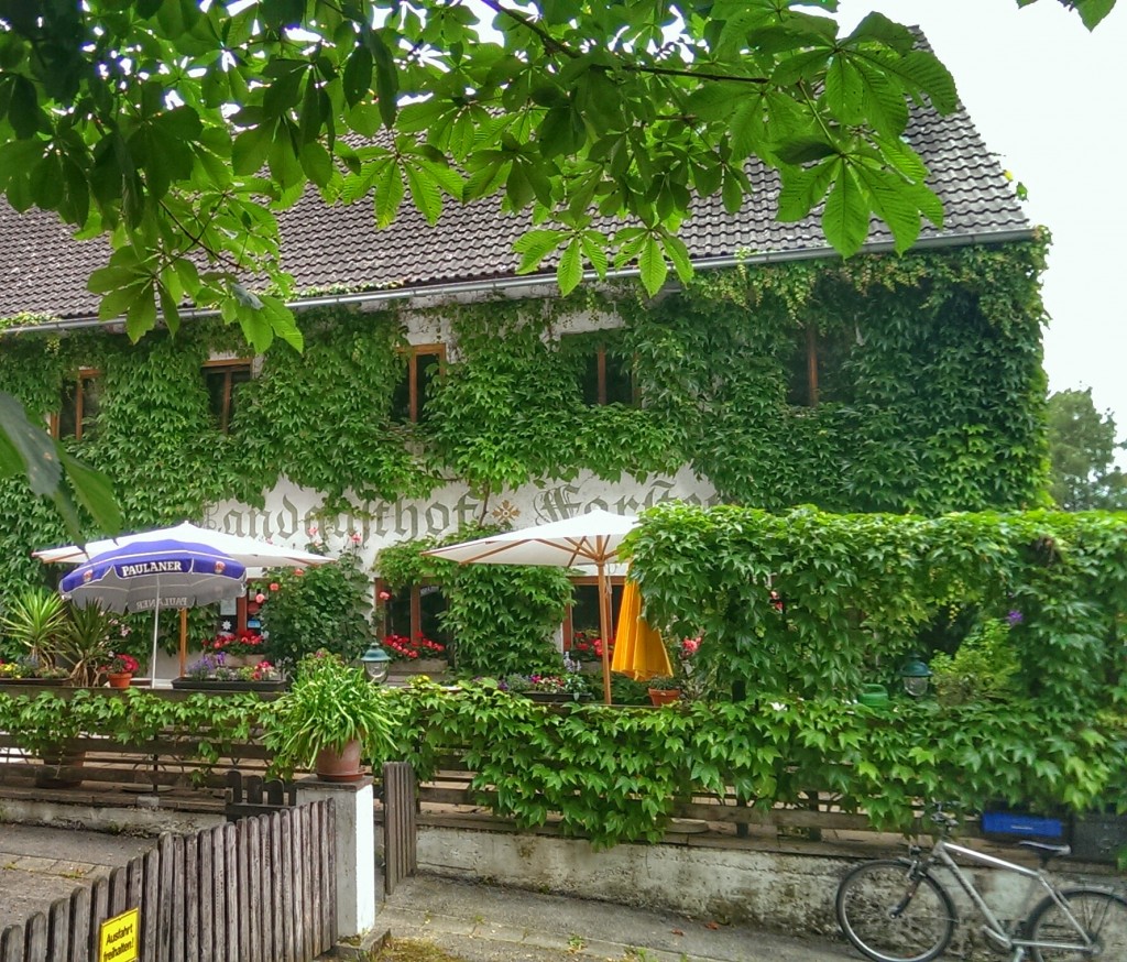 Terrasse und Eingang des Landgasthof Forster in Hörgersdorf
