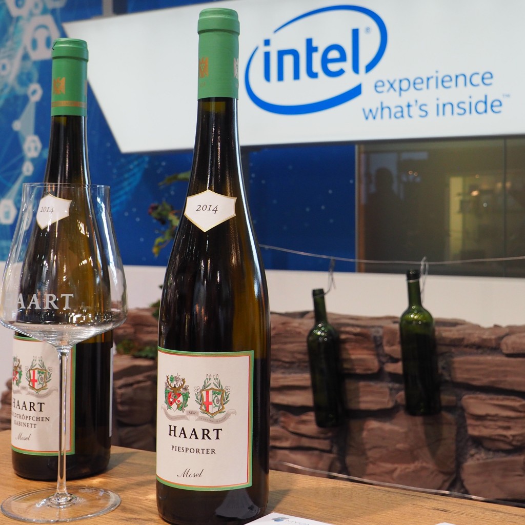 Keine Sorge in der Flasche ist Wein inside, Intel war hier outside dabei, beim Internet der Dinge im Weinberg. (Weinbergspflege Sensorengesteuert kurz gesagt.)