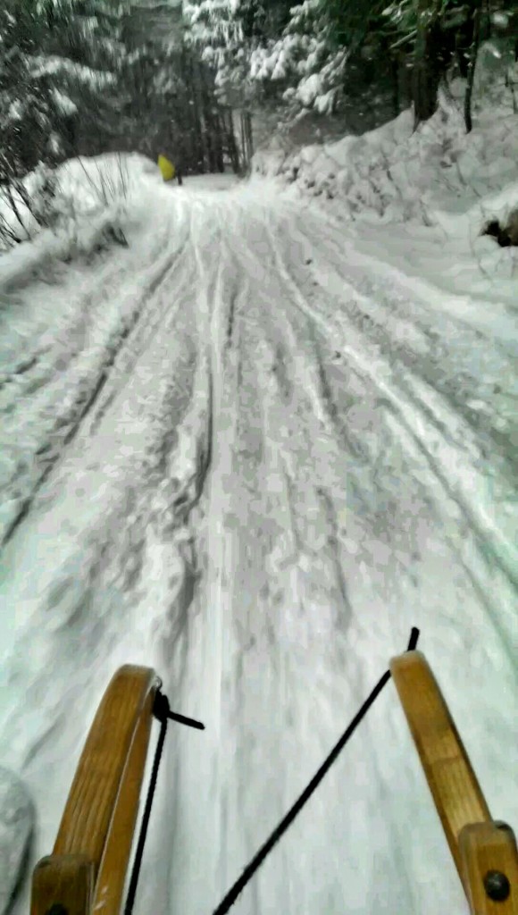 Rodel mit mehr Schnee von der Hochplatte