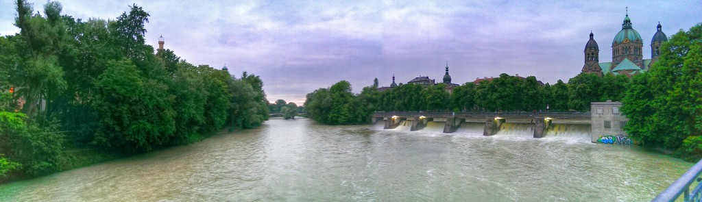 Blick vom Kabelsteg Richtung Wehrsteg und Deutsches Museum