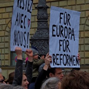 Restez avec nous -bleibt bei uns. Der erfolgreiche Aufruf an die niederländischen Wähler geht nun auch an die Franzosen bei #Pulseofeurope in München.