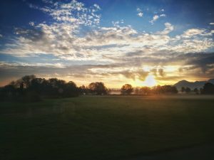 Mit dem Zug im Herbst durchs Chiemgau