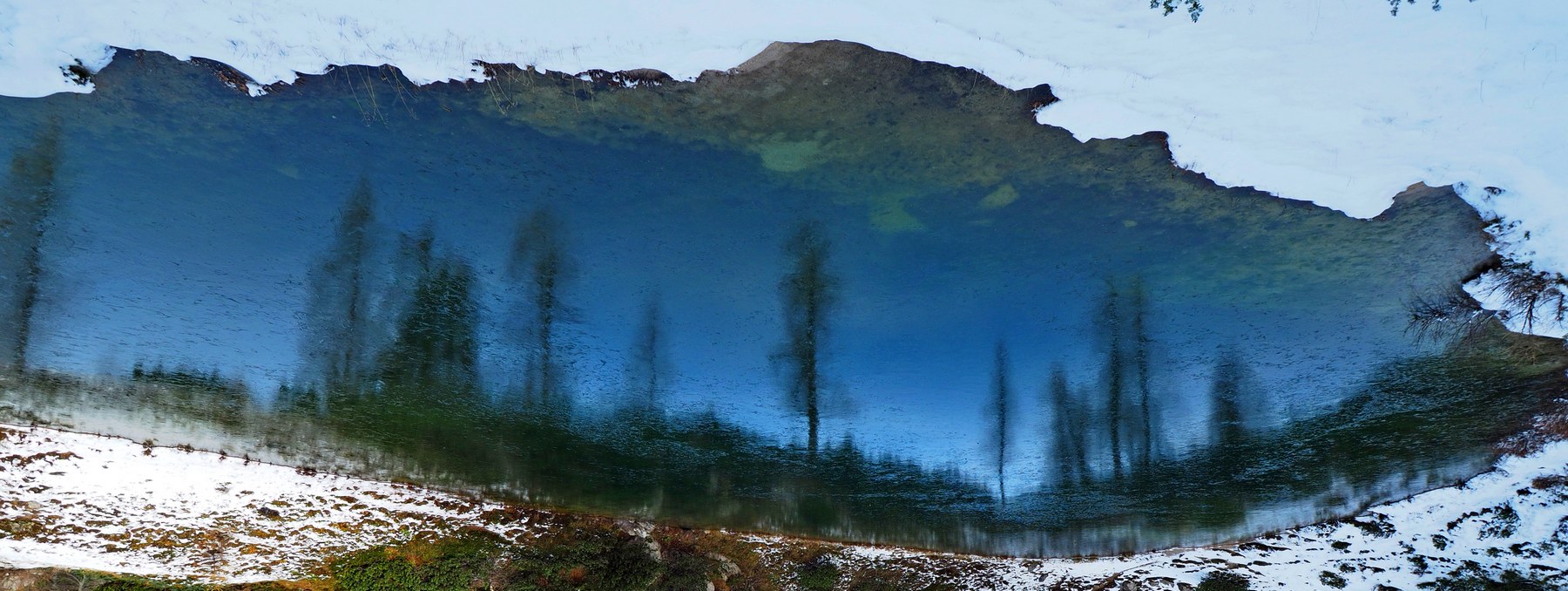 Einfach umdrehen: See auf dem Kopf. Tauplitzalm, Steiermark, Österreich.