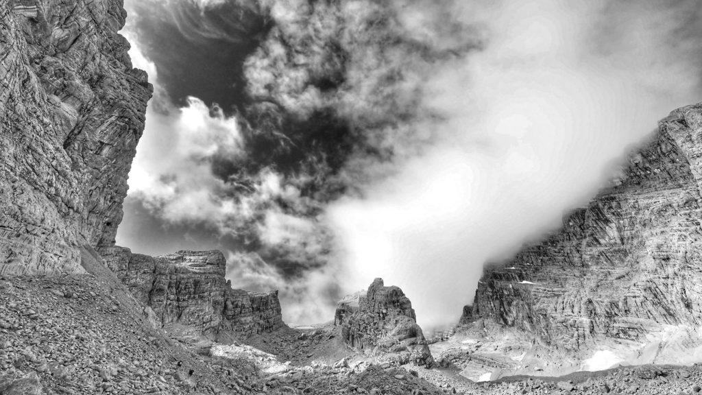 Im Watzmannkar, links die Watzmannfrau, davor das dritte Kind und rechts der Watzmann