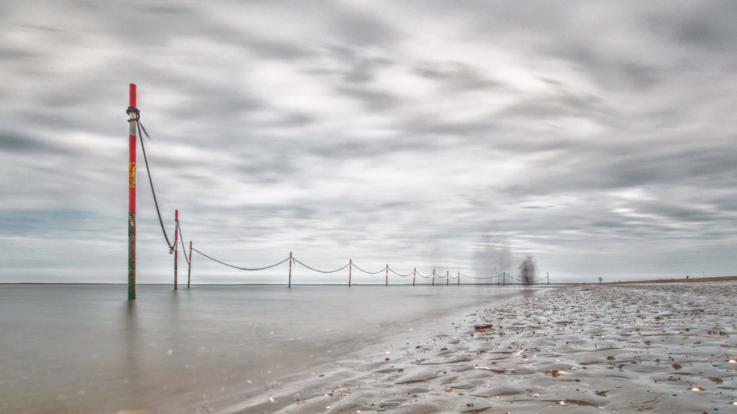 Langzeitbelichtung Nordseeinsel Baltrum bei wolkigem Himmel